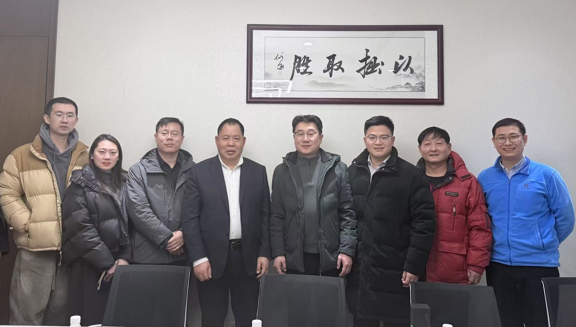 El Presidente de Qifan Cable, Zhou Guihua, encabeza una delegación en visita de investigación e intercambio a OneSpace